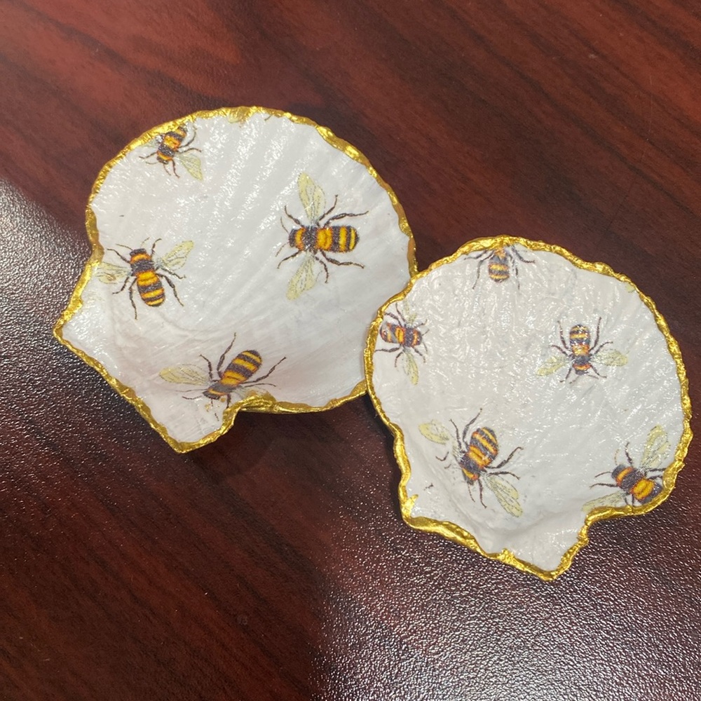 Handmade Seashell Trinket Dishes - 🐝 (quantity 1) - Picture 1 of 1